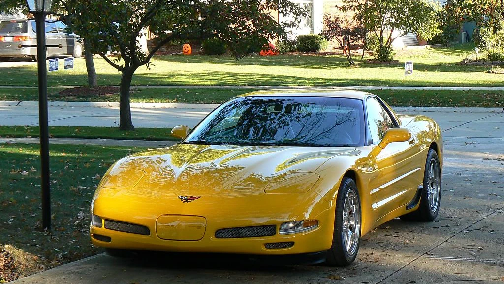 Corvette Generations/C5/C5 2004 Yellow front.webp